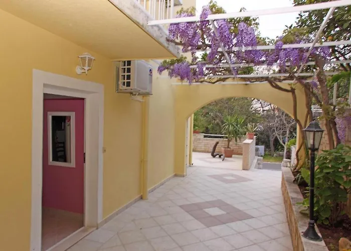 Marinessa Apartment Hvar Town